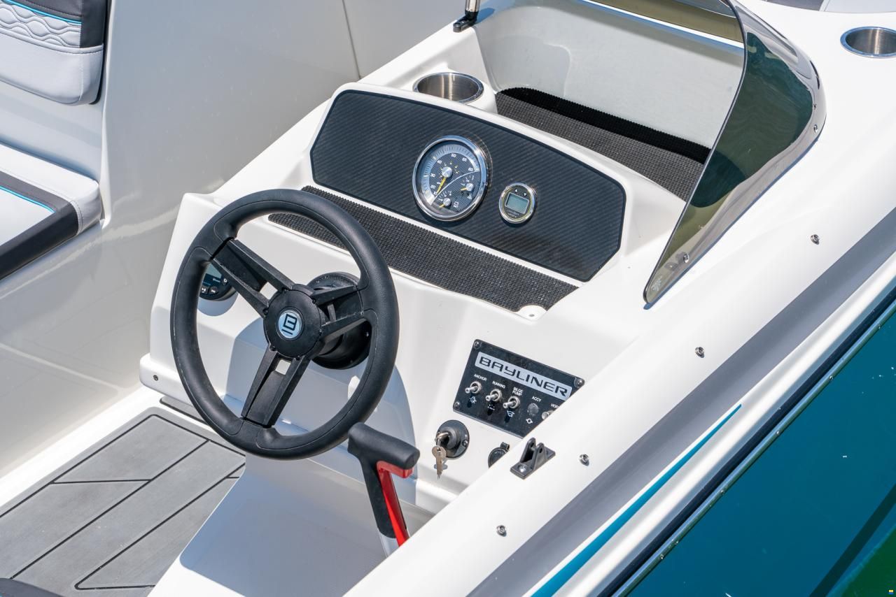 Bayliner Element M17