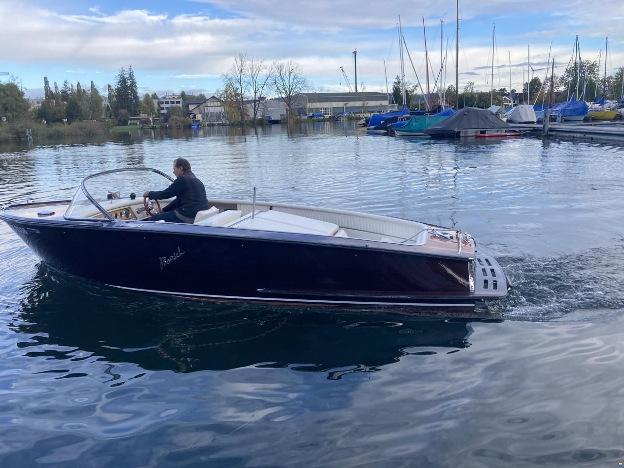 Boesch 580 Runabout