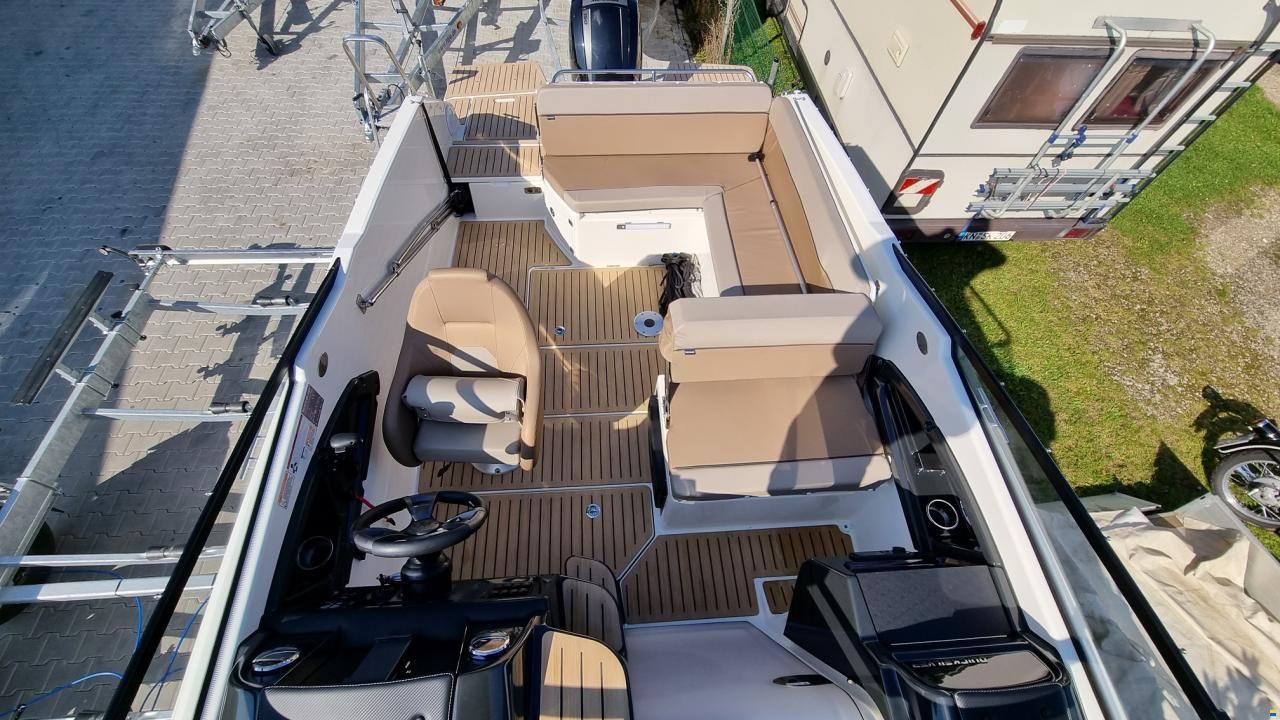 Quicksilver Activ 755 Cruiser, bis 250PS & Trailer (