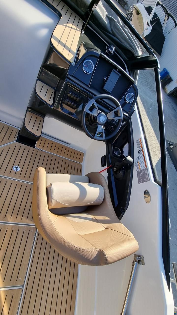 Quicksilver Activ 755 Cruiser, bis 250PS & Trailer (