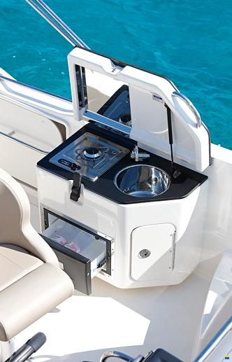 Quicksilver Activ 755 Sundeck