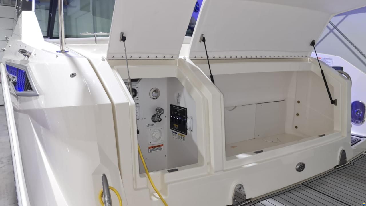 Sea Ray Sundancer 320 Outboard