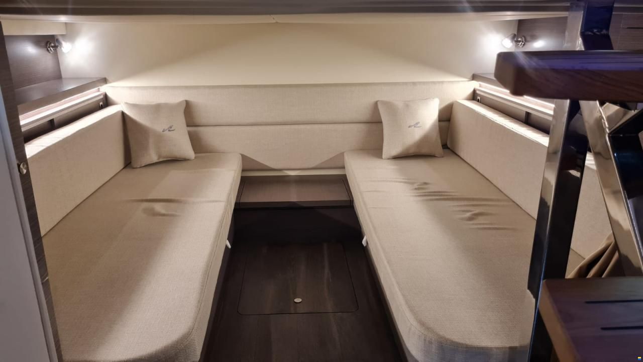 Sea Ray Sundancer 320 Outboard