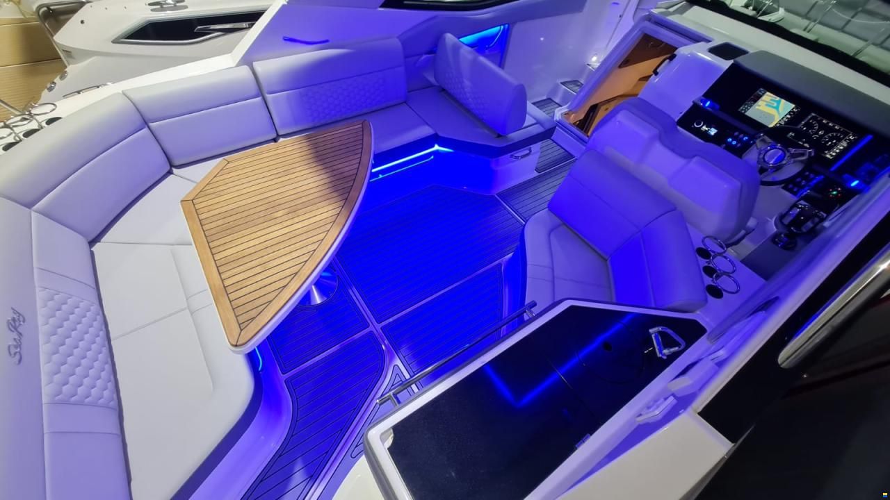 Sea Ray Sundancer 320 Outboard