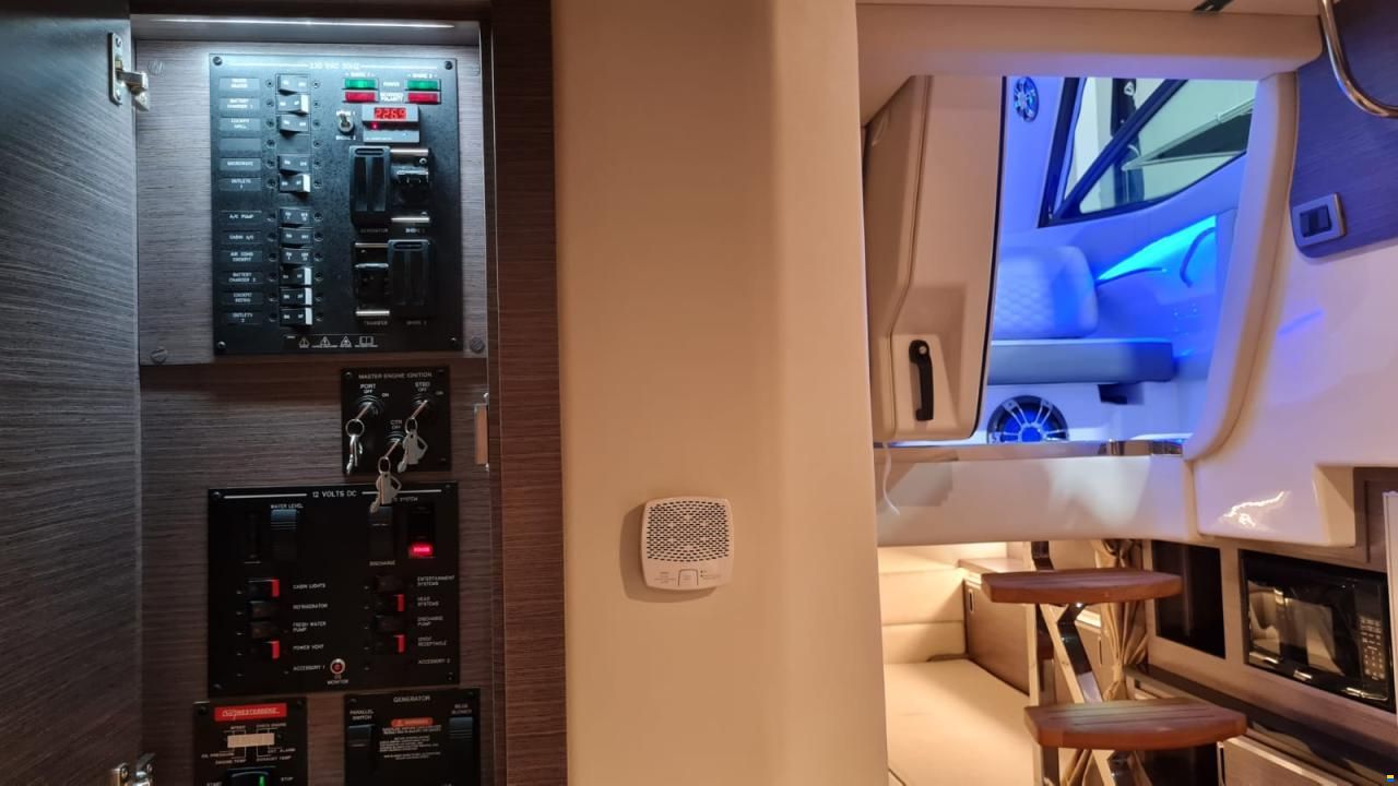 Sea Ray Sundancer 320 Outboard