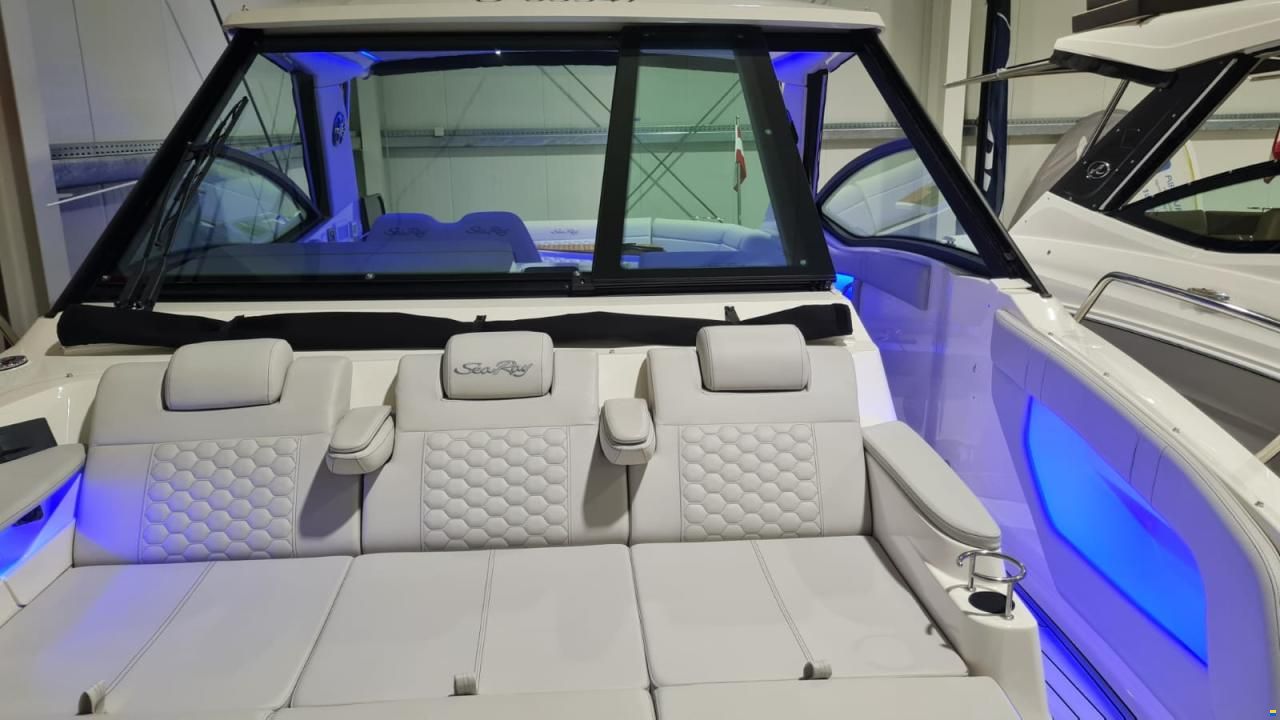 Sea Ray Sundancer 320 Outboard