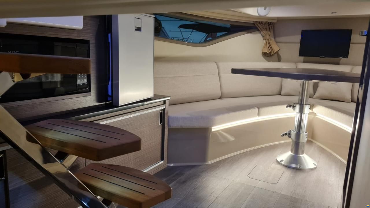 Sea Ray Sundancer 320 Outboard