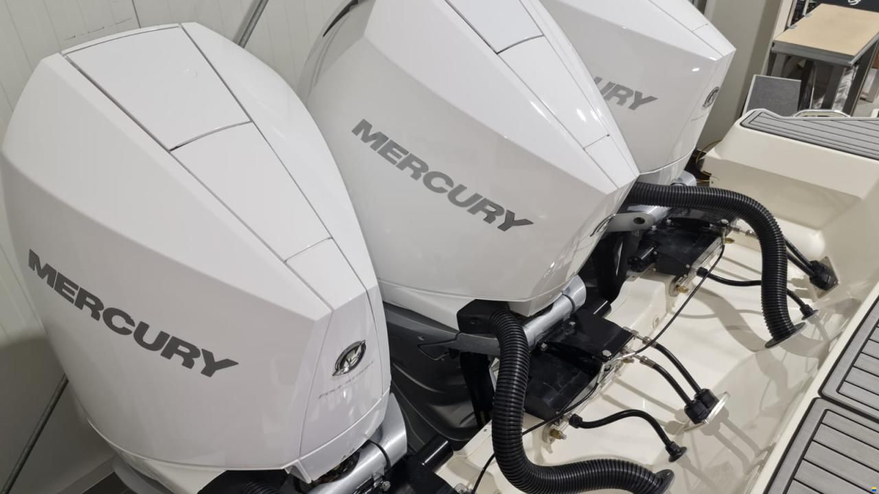 Sea Ray Sundancer 320 Outboard
