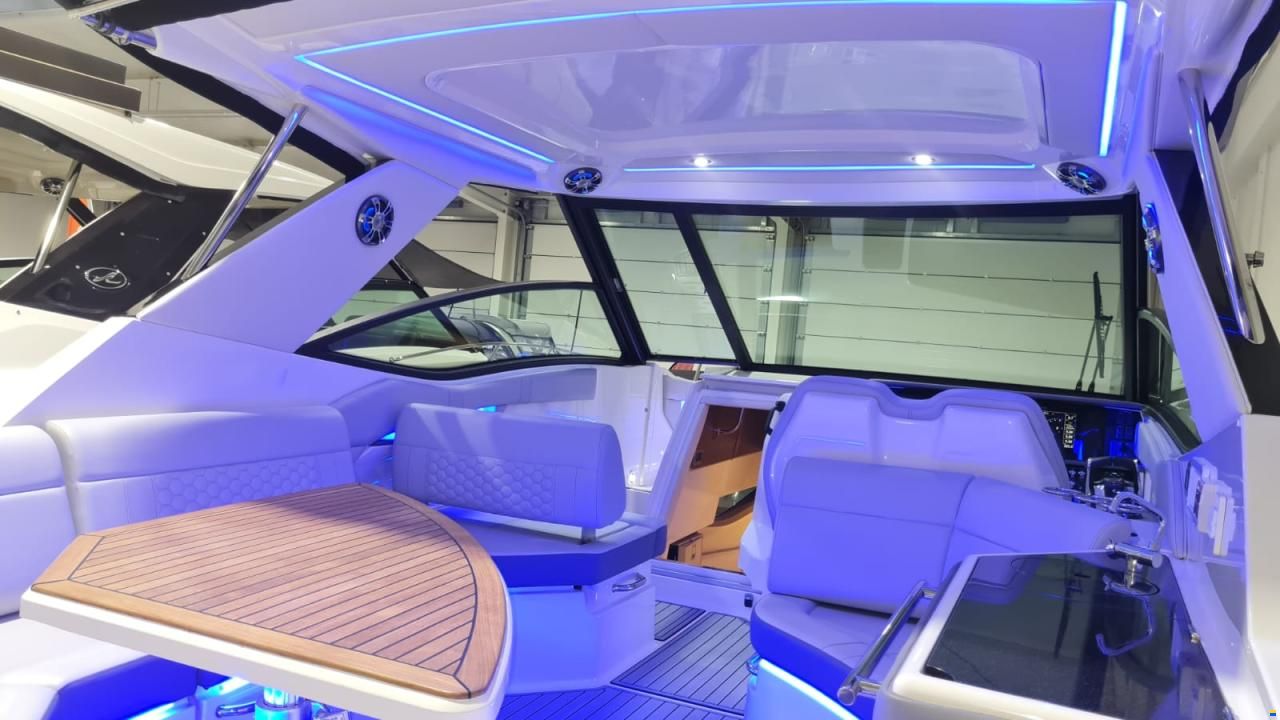 Sea Ray Sundancer 320 Outboard