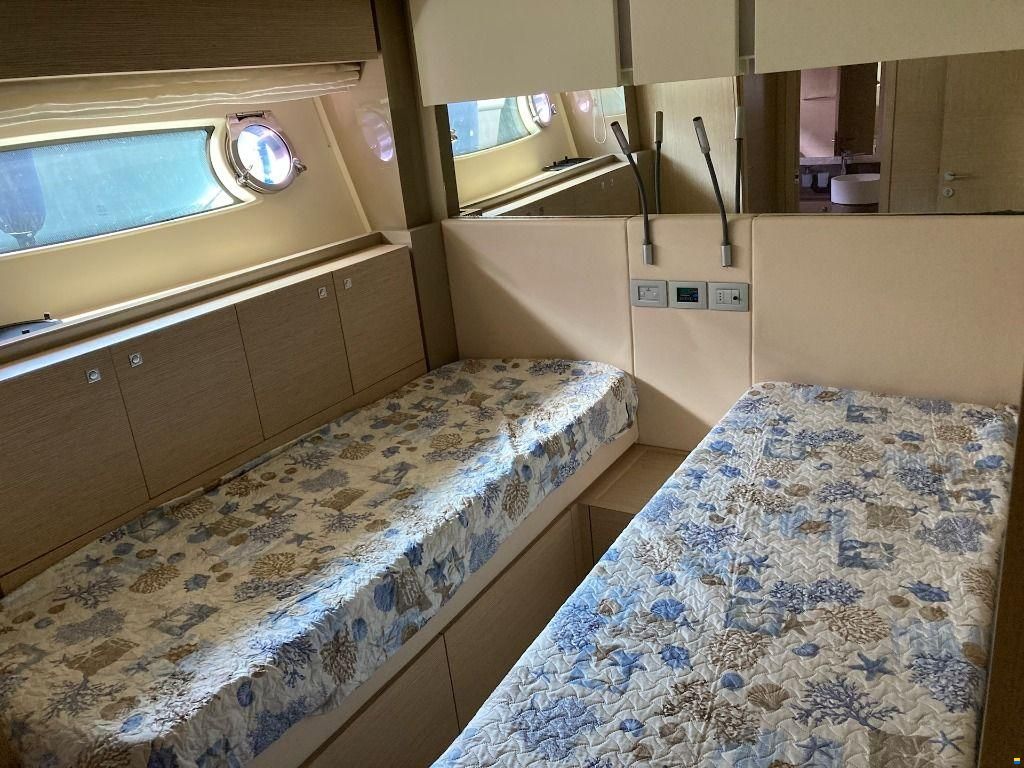 Ferretti 720