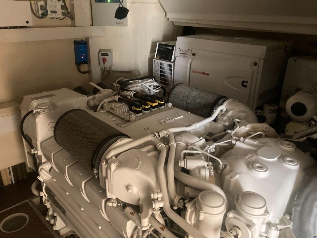 Ferretti 720