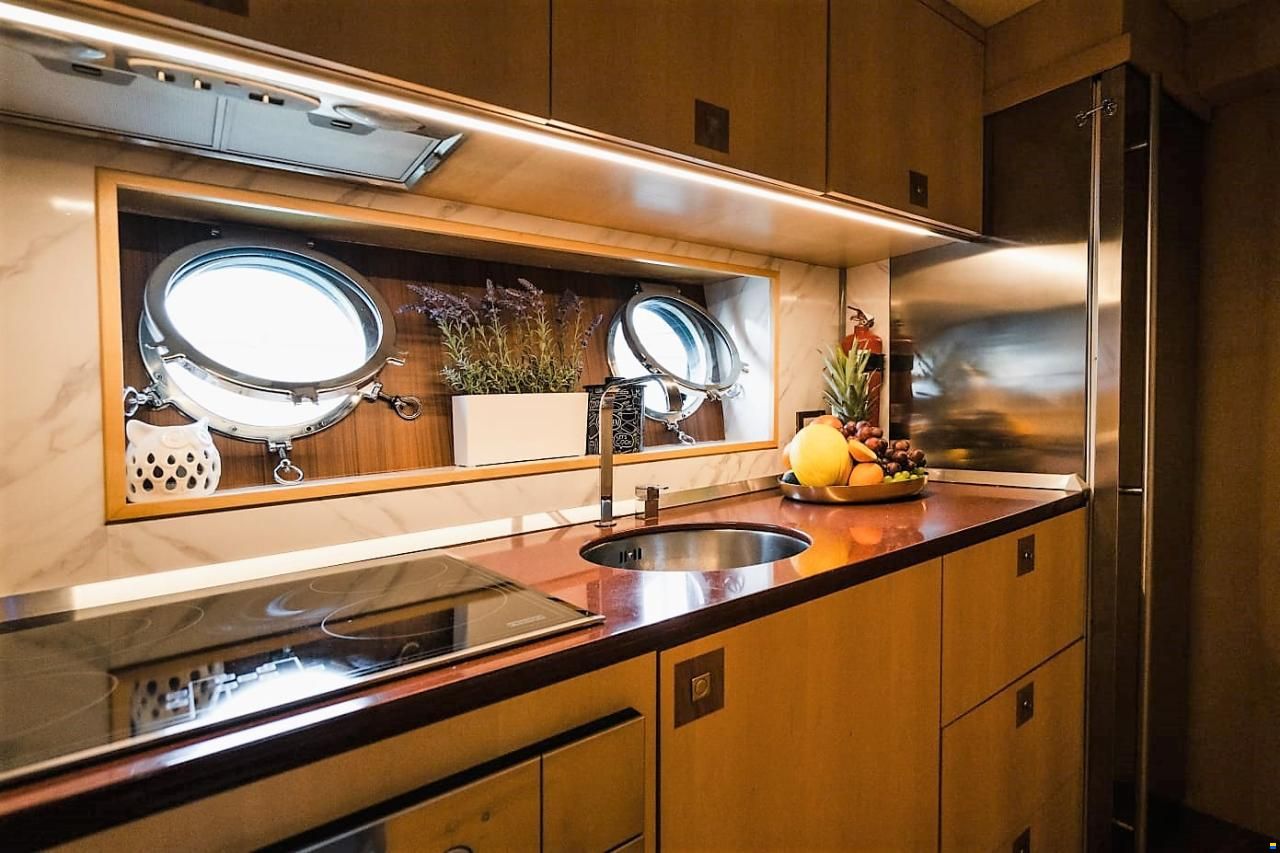 Fashion Yachts 68