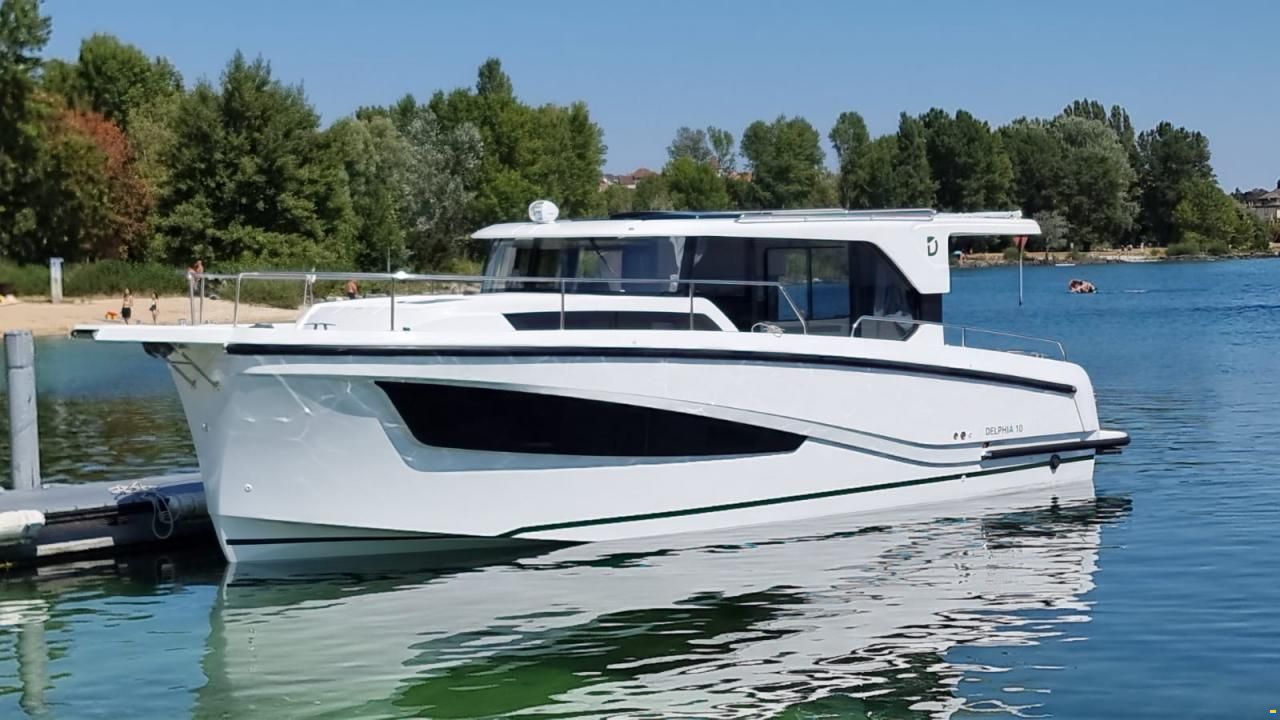 Delphia 10 Sedan