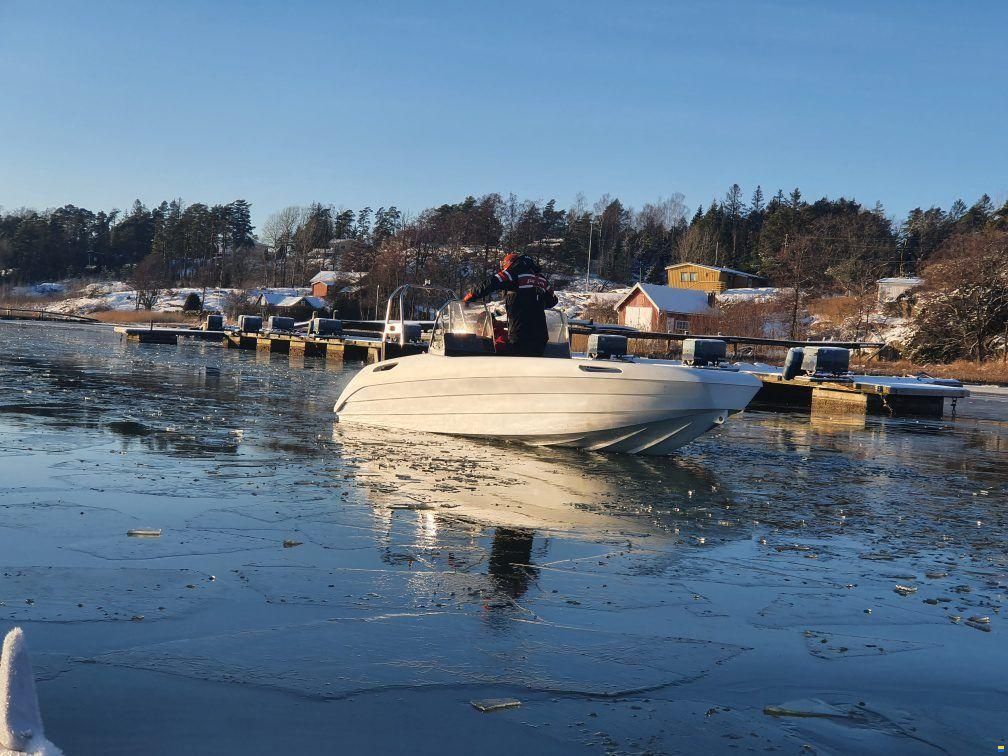 Pioner 16 Explorer Open