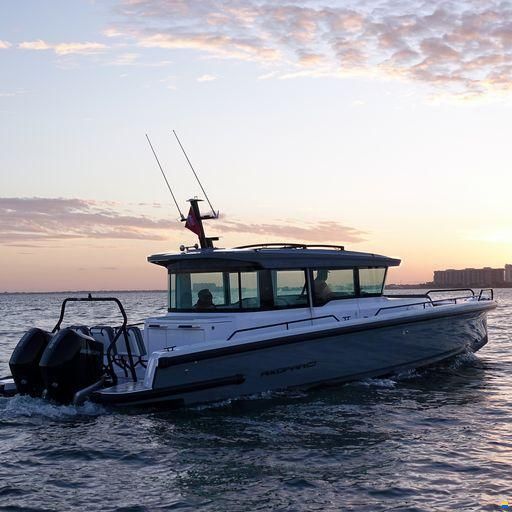 Axopar 37 Cross Cabin