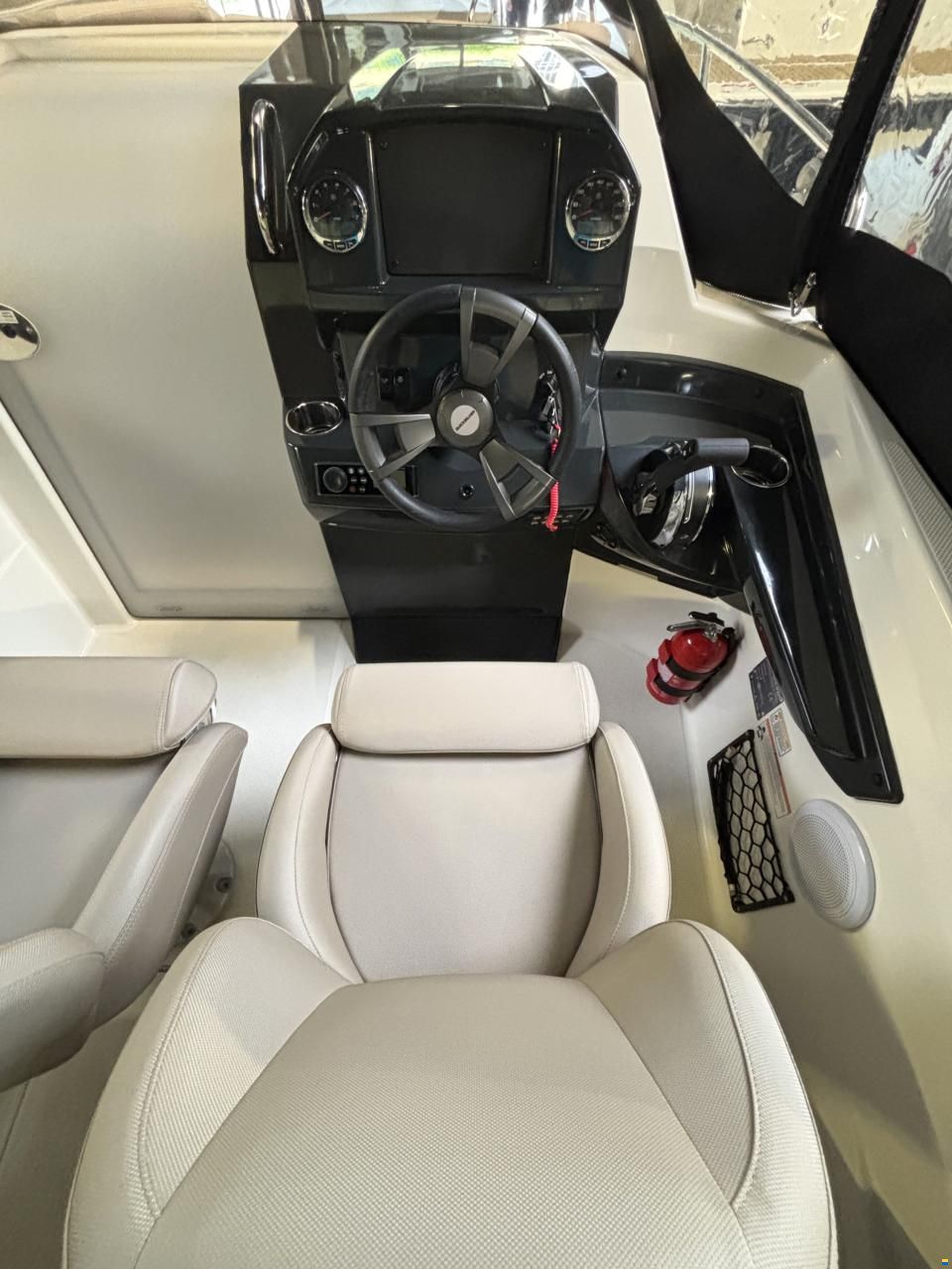 Quicksilver 555 Cabin