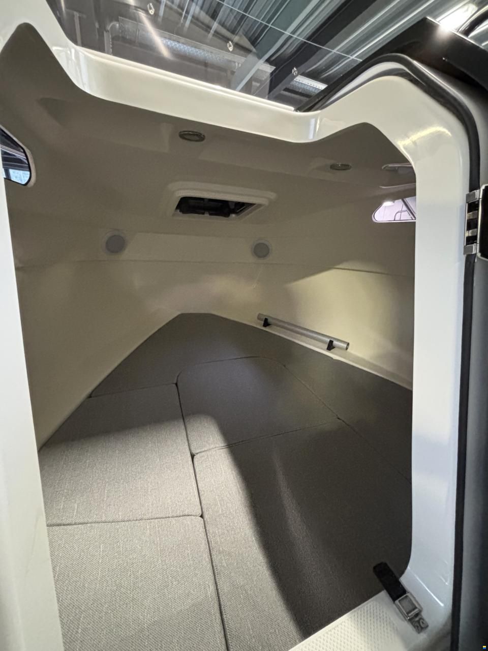 Quicksilver 555 Cabin