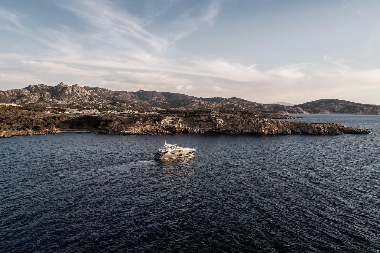 Azimut Grande 27M