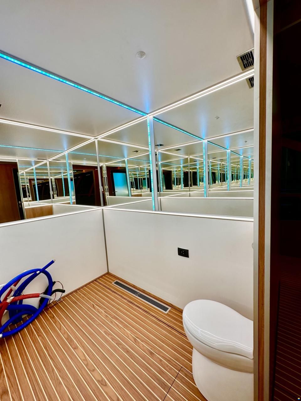 Holiday Boat Sundeck 57 Passenger Catama