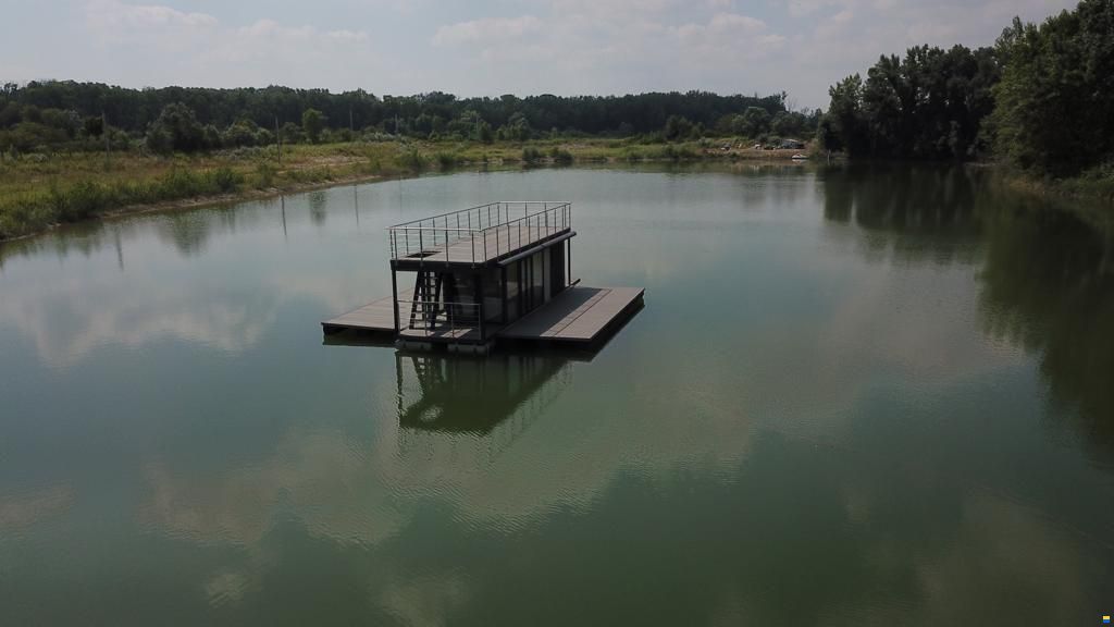 Mobile Houseboat