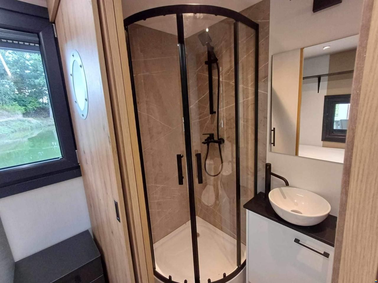 Mobile Houseboat