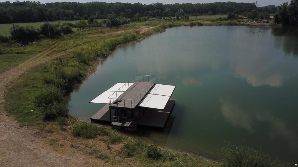 Mobile Houseboat