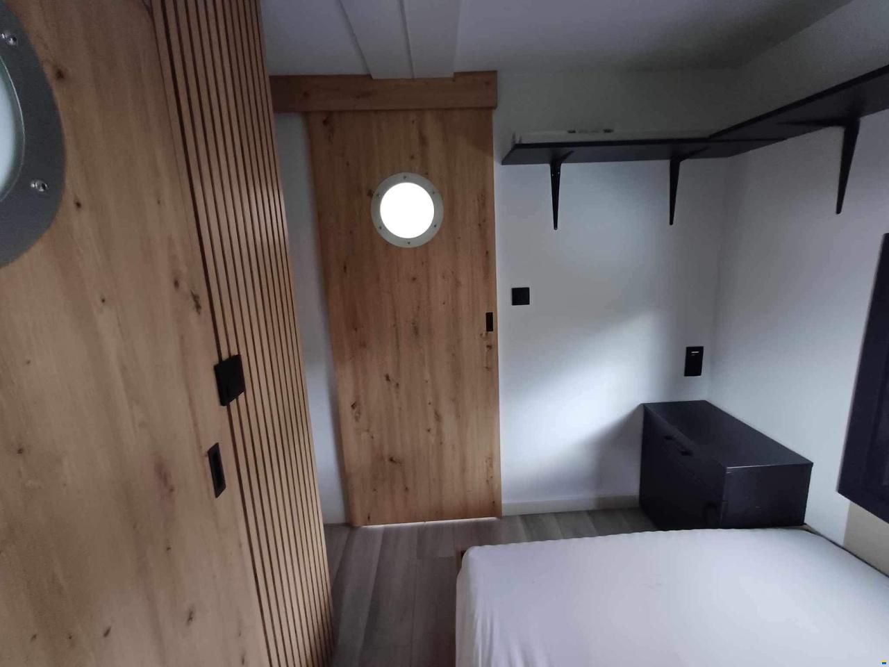 Mobile Houseboat
