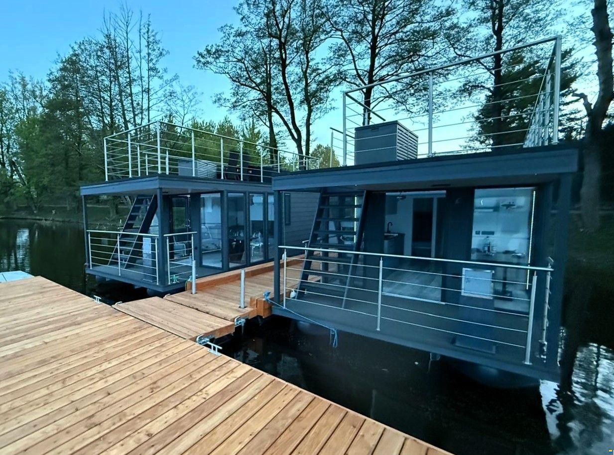 Mobile Houseboat