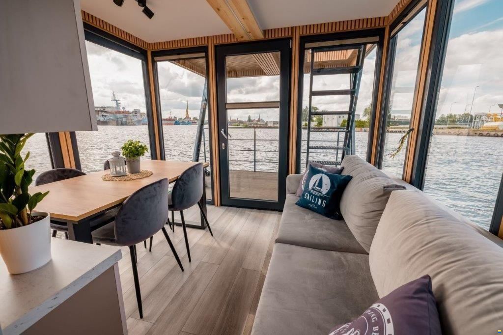 Mobile Houseboat