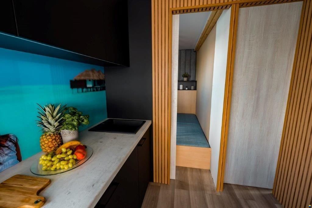 Mobile Houseboat