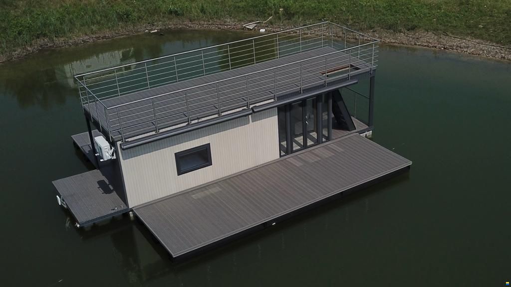 Mobile Houseboat