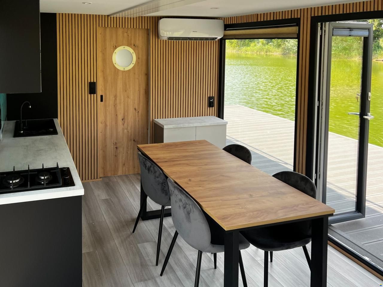Mobile Houseboat