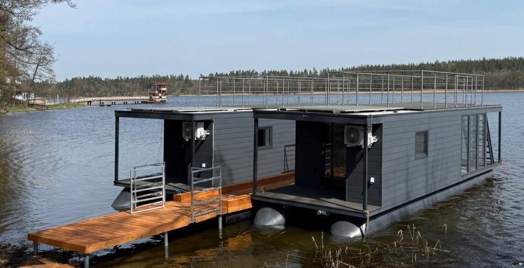 Mobile Houseboat
