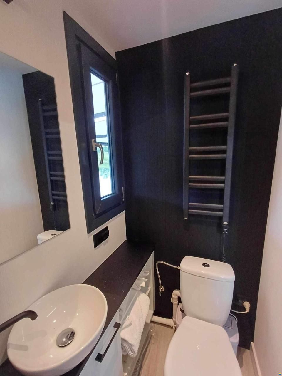 Mobile Houseboat