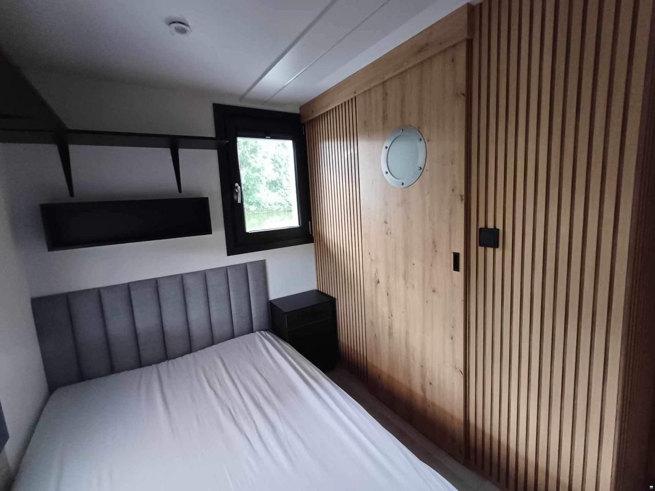 Mobile Houseboat