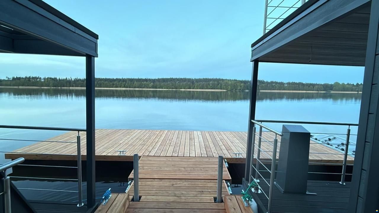 Mobile Houseboat