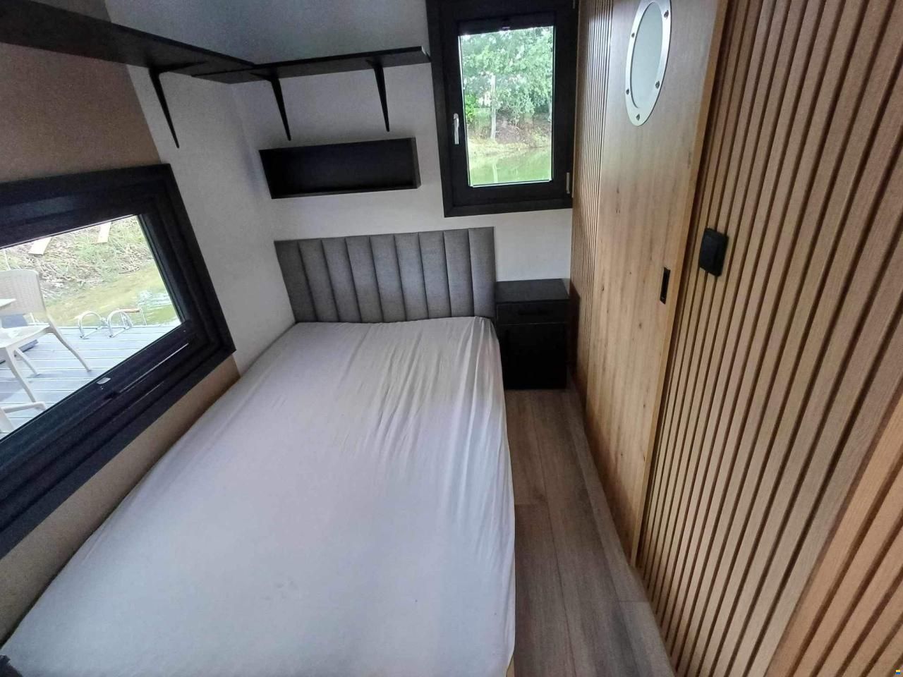 Mobile Houseboat