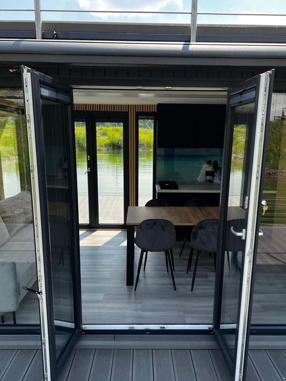 Mobile Houseboat