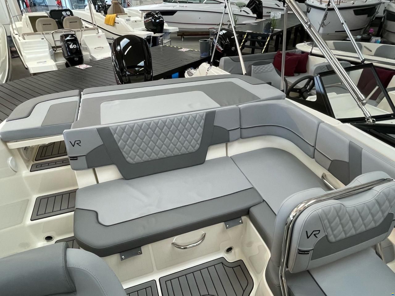 Bayliner VR5 Cuddy