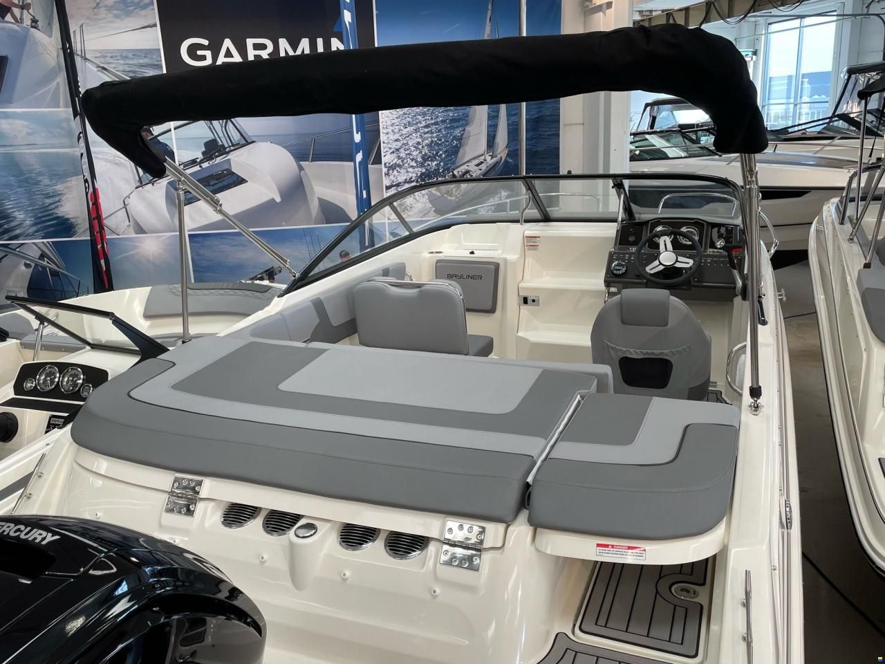 Bayliner VR5 Cuddy