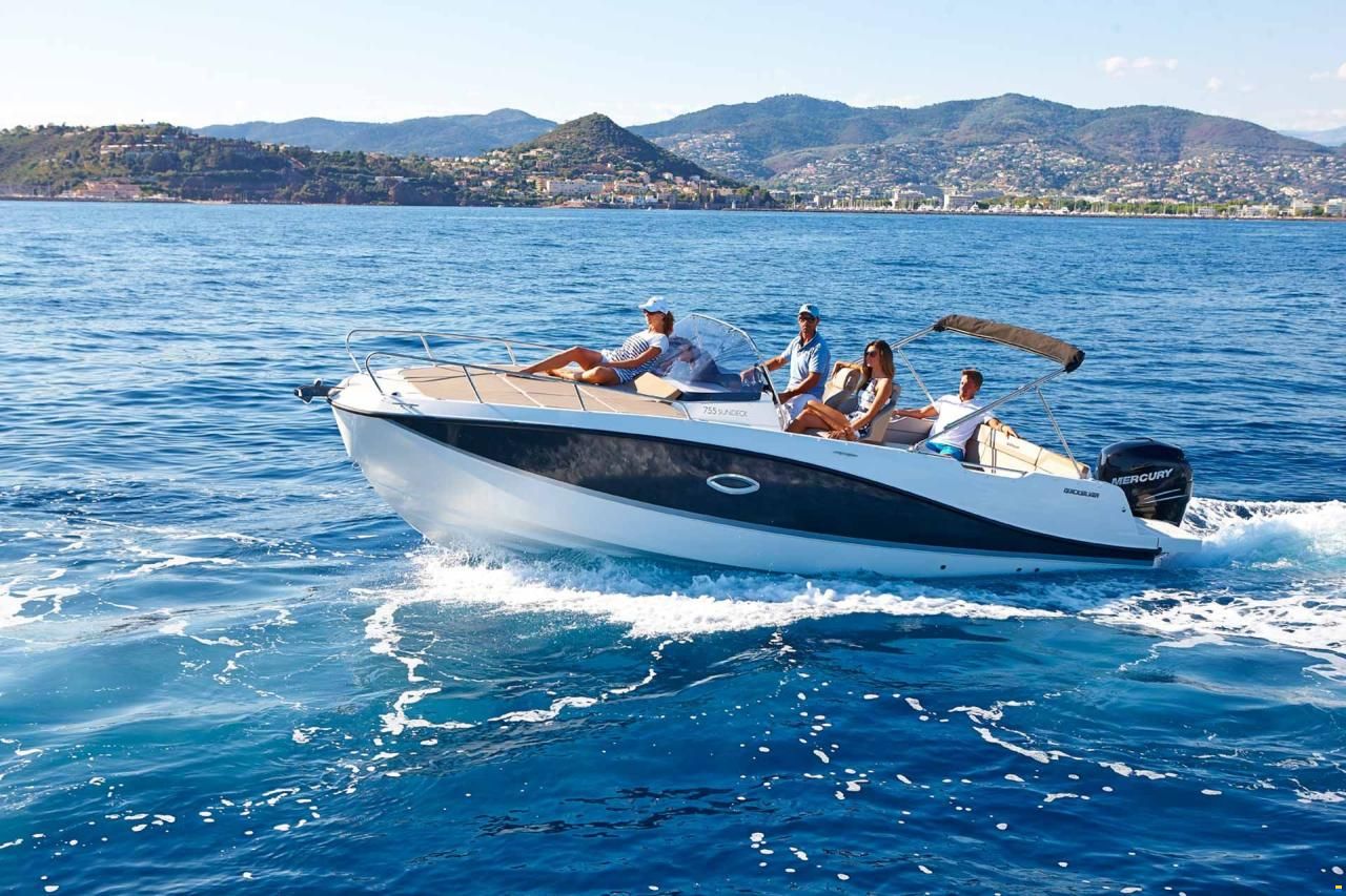 Quicksilver Activ 755 Sundeck