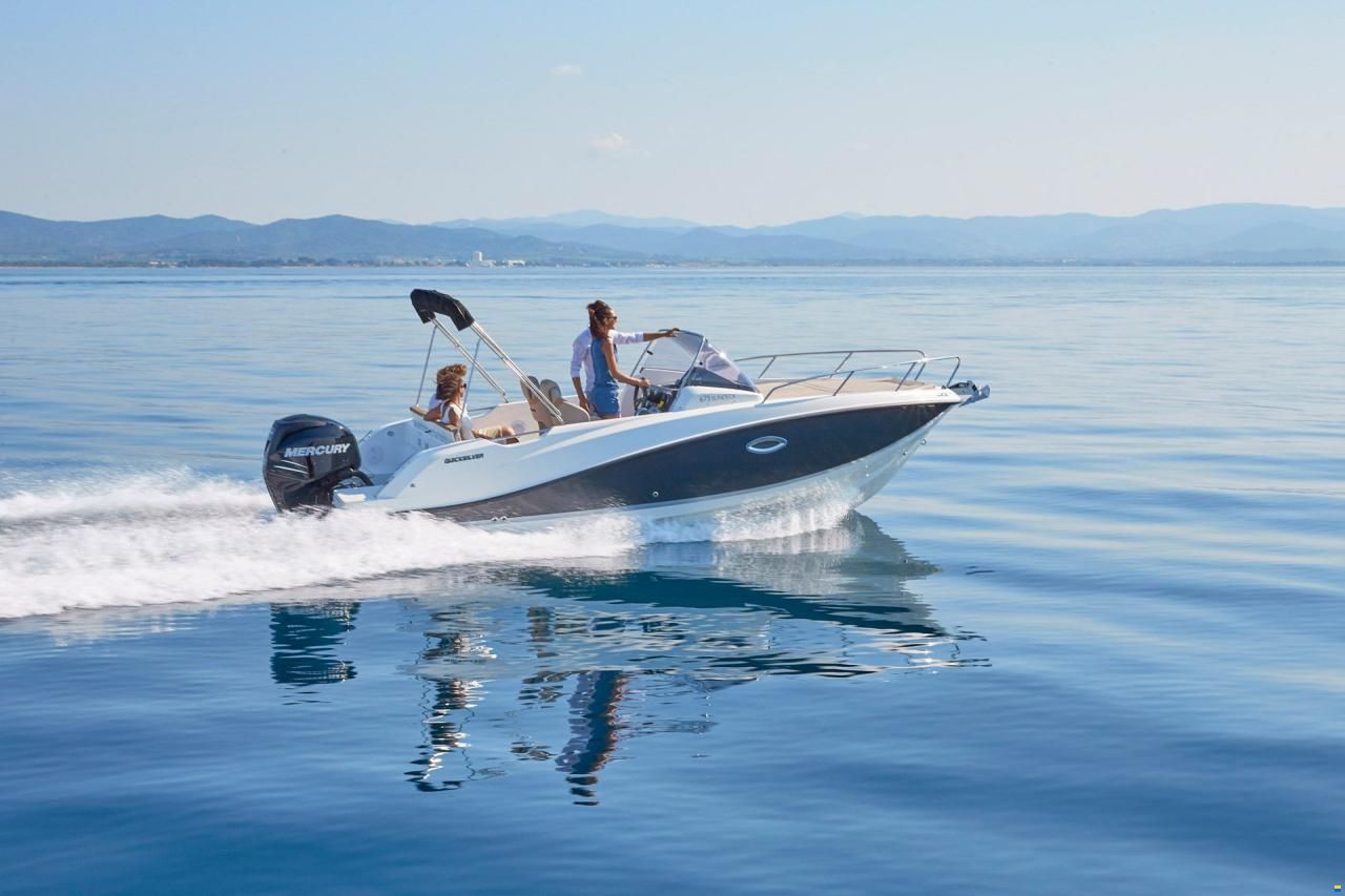 Quicksilver Activ 675 Sundeck