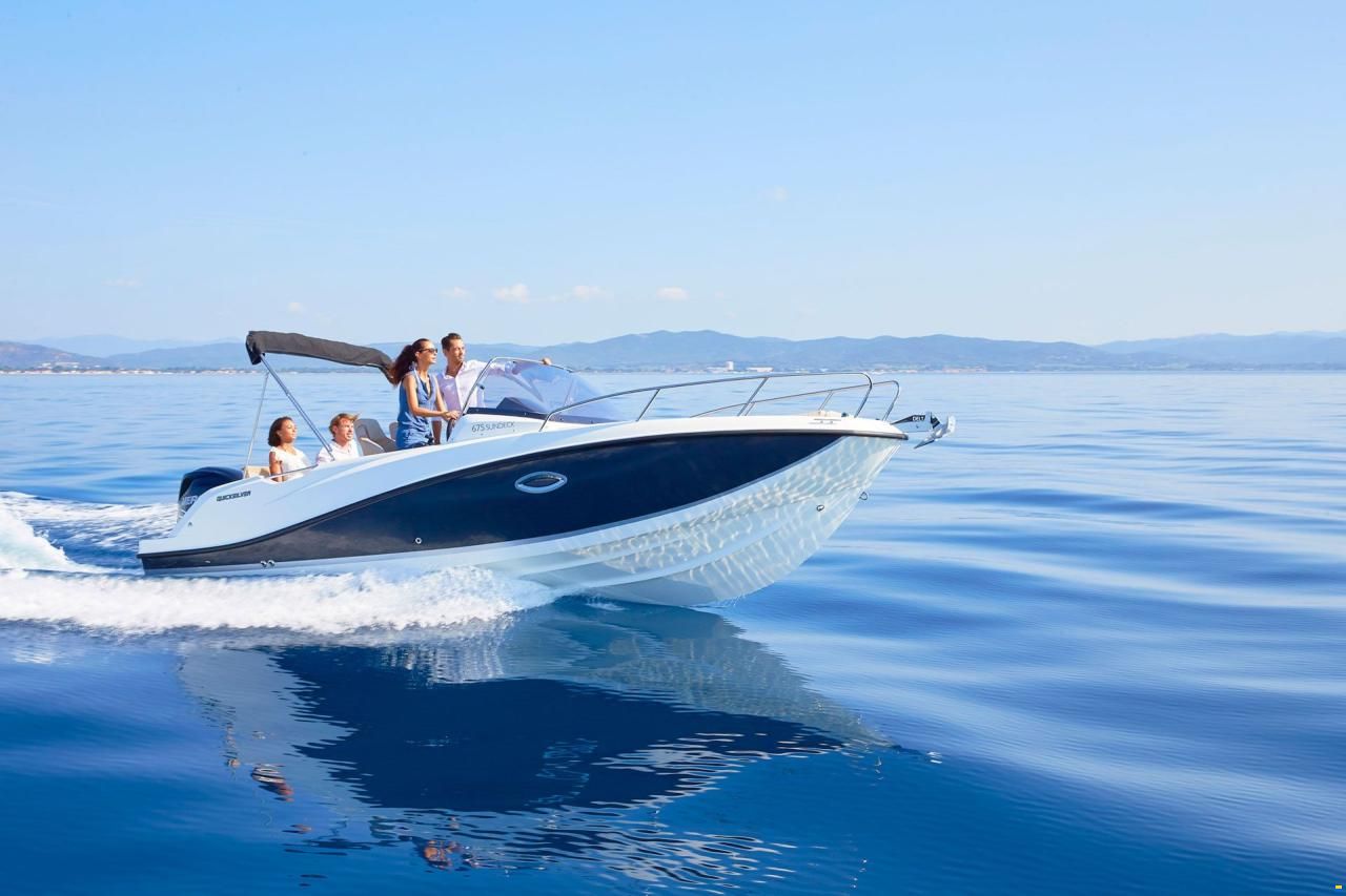 Quicksilver Activ 675 Sundeck