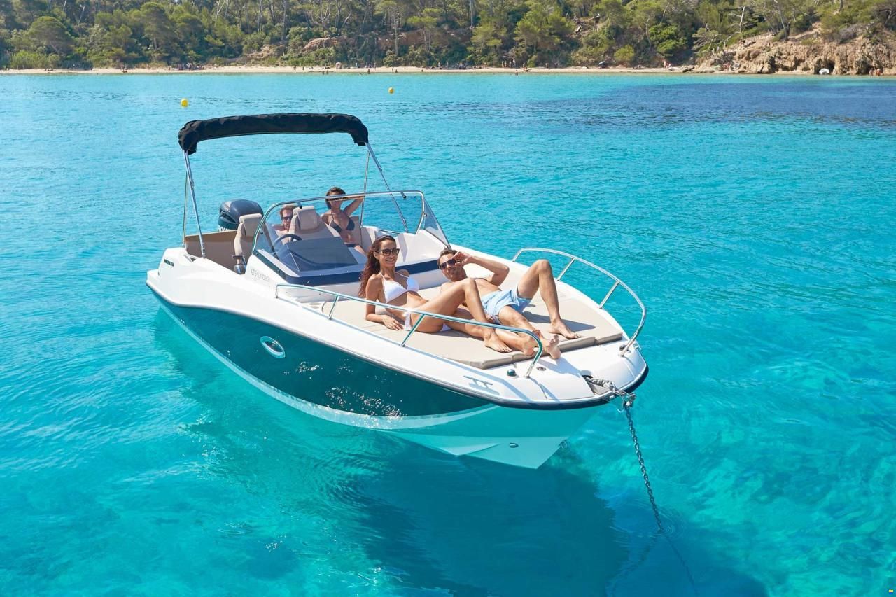 Quicksilver Activ 675 Sundeck