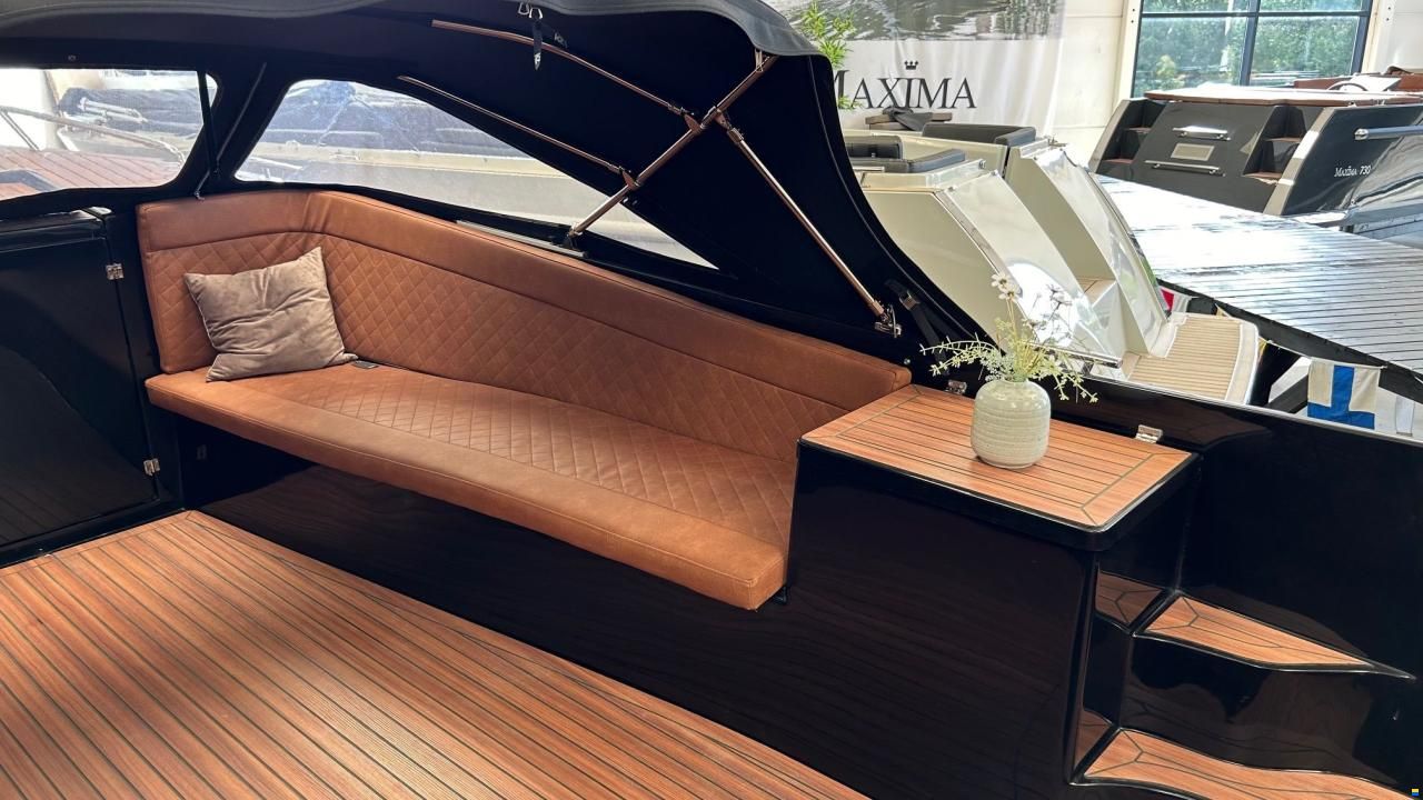 Maxima 750 Flying lounge