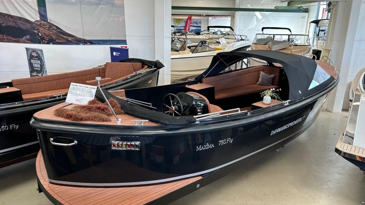 Maxima 750 Flying lounge
