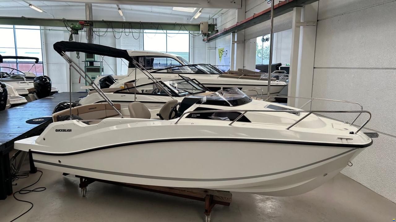 Quicksilver Activ 555 Cabin