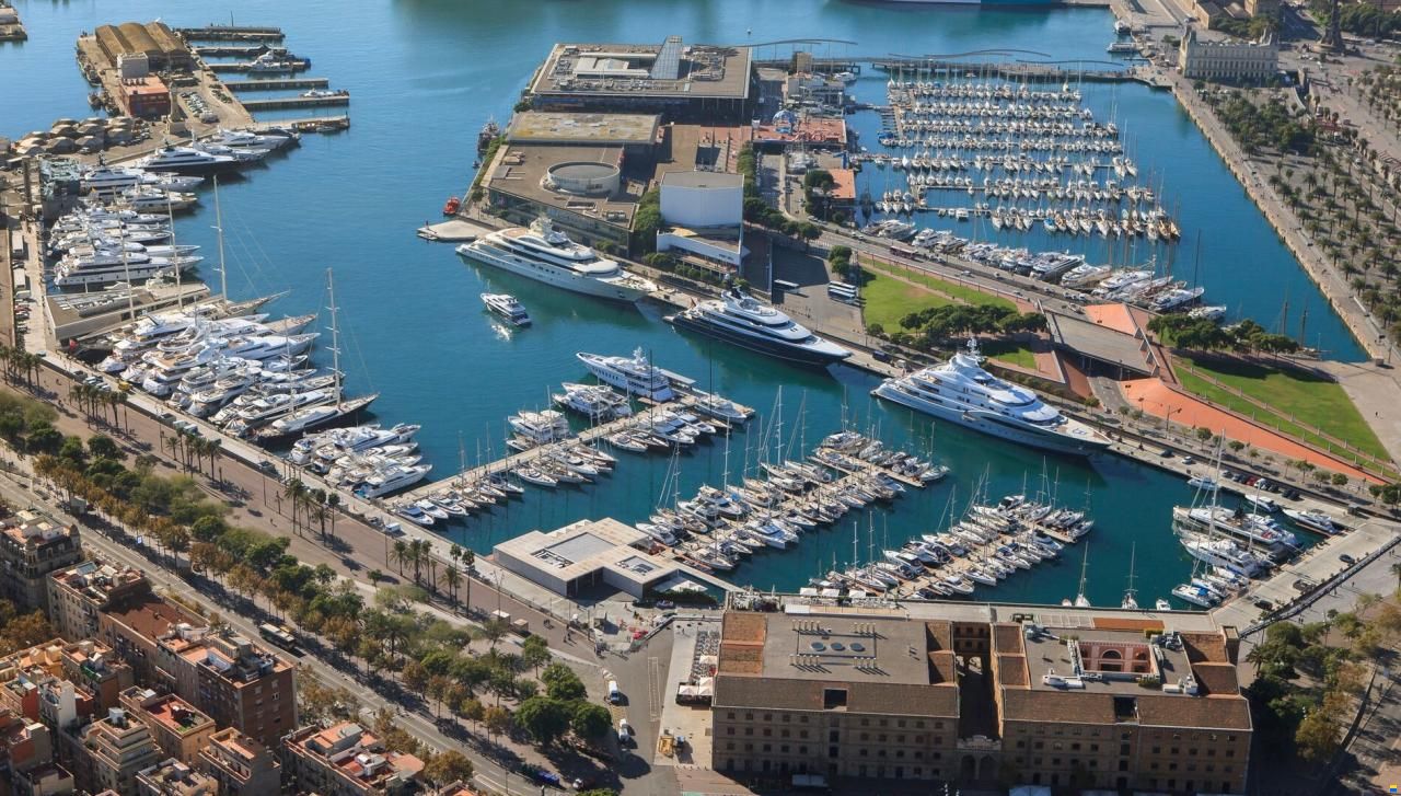 Place de port à Barcelone 25m x 13m