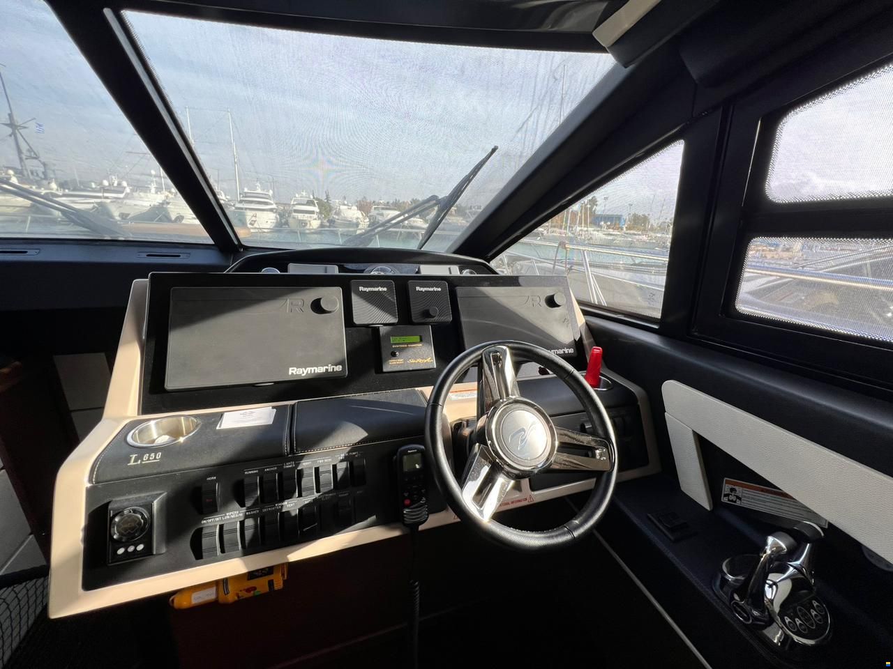 Sea Ray L650 Fly