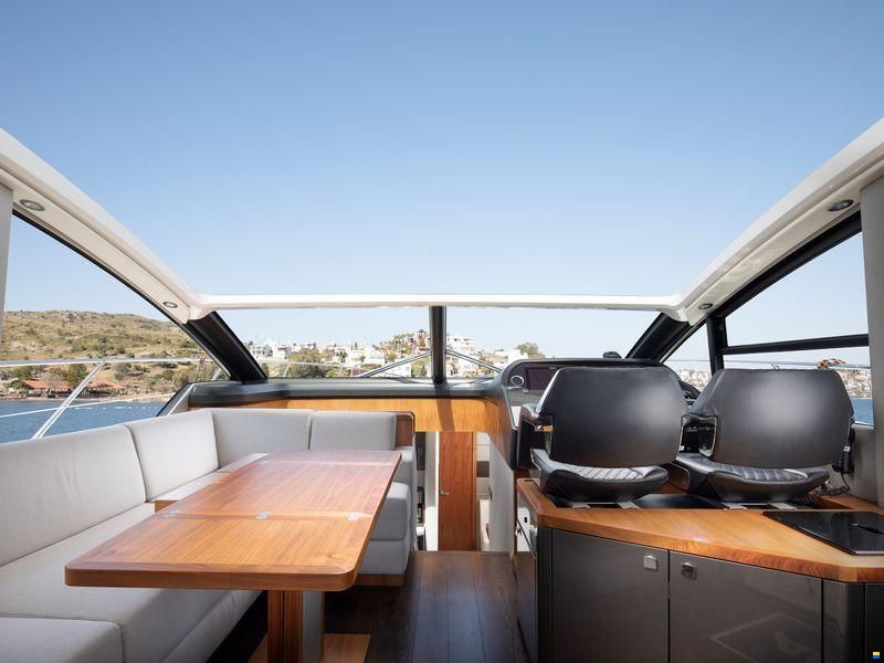 Sunseeker Predator 57